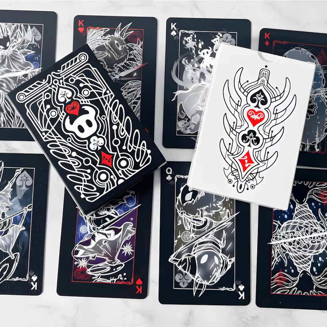 ホロウナイトスタンダードポーカーカードセット黒と白のトランプ - Board Game Movie のレビューと価格